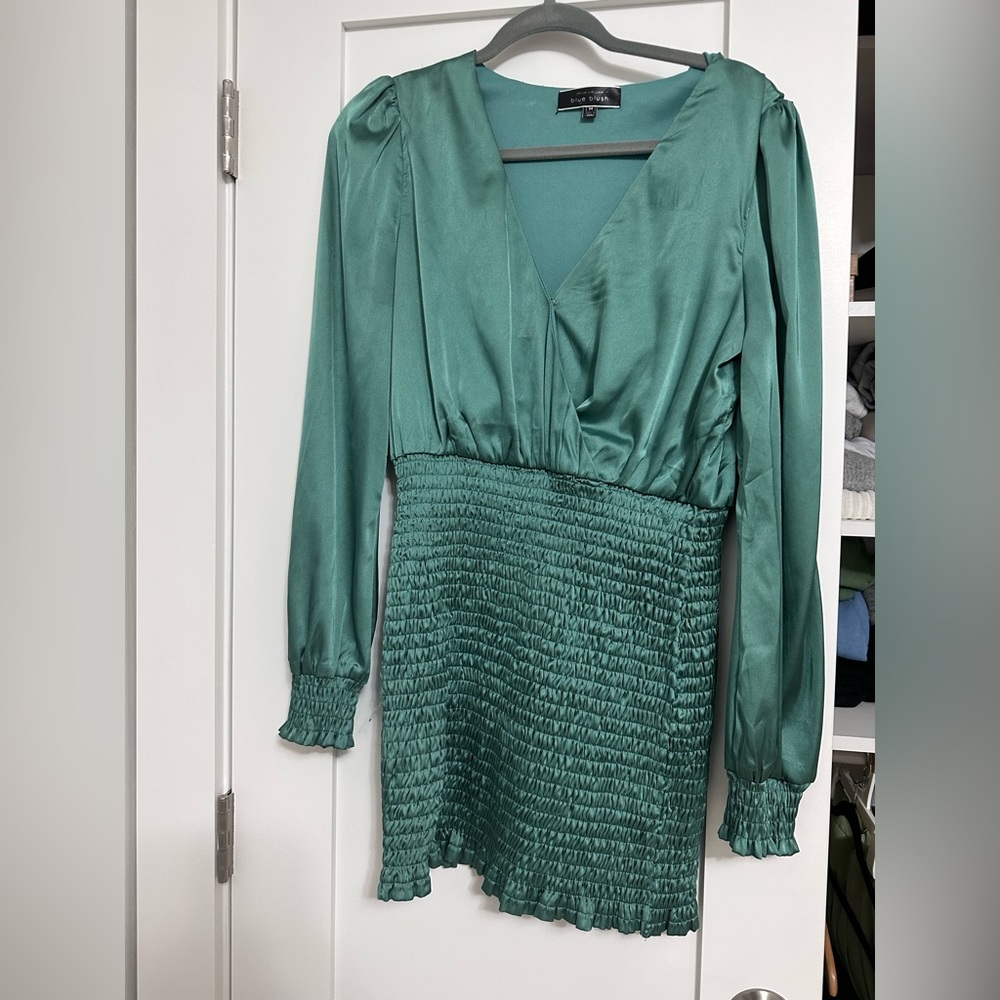 Silk dress, sits beautifully on the body , and is so stylish!